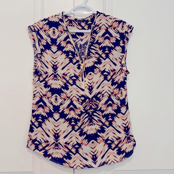 *2 items for $20* Like new Dynamite patterned front partial zip up blouse - Picture 1 of 1